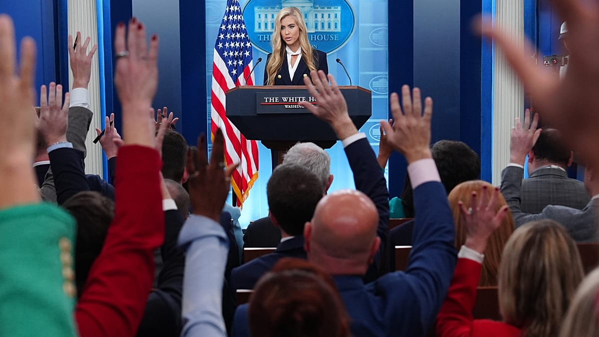 Trump's new press secretary leaves after less than a week following controversy