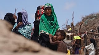 Pregnant women in Yemen at growing risk as healthcare limited by fighting