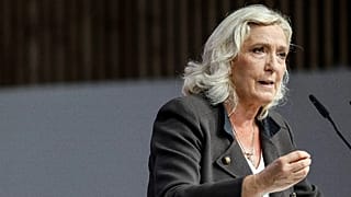ARŞİV: Fransız aşırı sağ lider Marine Le Pen, 13 Eylül 2026’da Fransa’nın kuzeyindeki Hénin-Beaumont’ta konuşma yaparken.