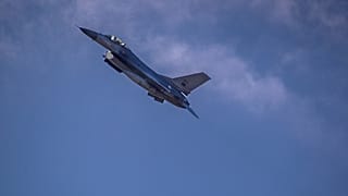 Un chasseur F-16 de l'armée portugaise participe à l'exercice militaire lituano-polonais Brave Griffin 24/II, en 2024.
