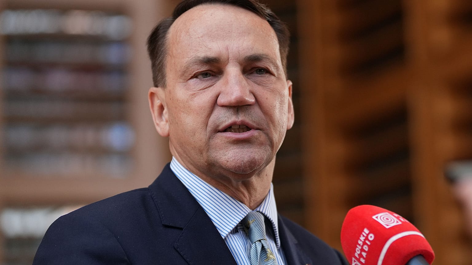 Radosław Sikorski 2026 júliusában egy brüsszeli csúcstalálkozón