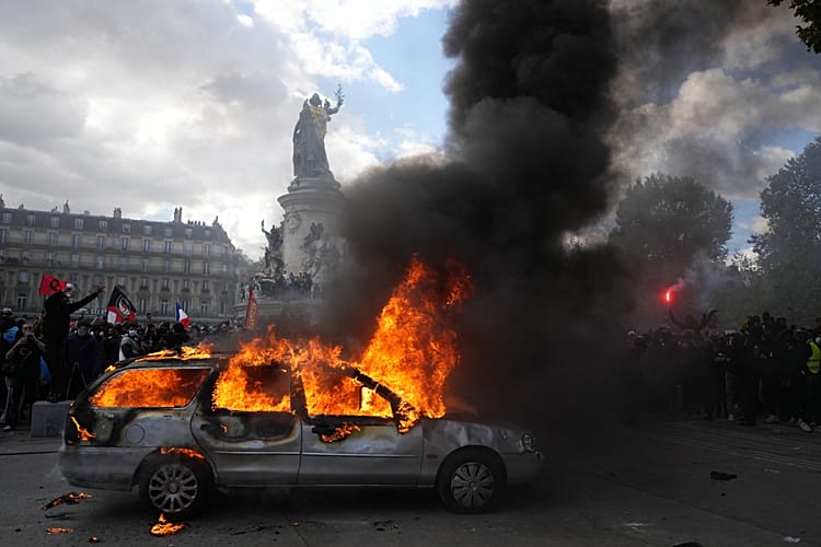Lecornu decreta toques de queda en algunas ciudades ante las prot - Así es el toque de queda en París ✈️ Foro Francia