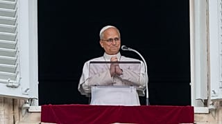 Papst Leo XIV. beim Angelus, einen Tag nach seiner Entlassung aus dem römischen Gemelli-Krankenhaus, 18. Oktober 2026