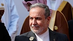 وزير الخارجية الإيراني عباس خلال اجتماع مجلس وزراء خارجية منظمة التعاون الإسلامي بالعراق، يوم السبت الموافق 17 أكتوبر 2026.