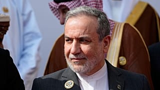 وزير الخارجية الإيراني عباس خلال اجتماع مجلس وزراء خارجية منظمة التعاون الإسلامي بالعراق، يوم السبت الموافق 17 أكتوبر 2026.