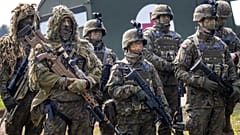 Żołnierze Wojska Polskiego biorą udział w litewsko-polskich ćwiczeniach wojskowych w pobliżu przesmyku suwalskiego, 26 kwietnia 2024 r.