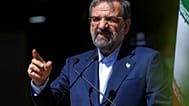 صورة أرشيفية- امين المجلس الأعلى للأمن القومي الايراني محسن رضائي وهو يتحدث إلى صحفيين في أحد استوديوهات التلفزيون الرسمي في طهران، إيران، يوم السبت 12 يونيو 2021.