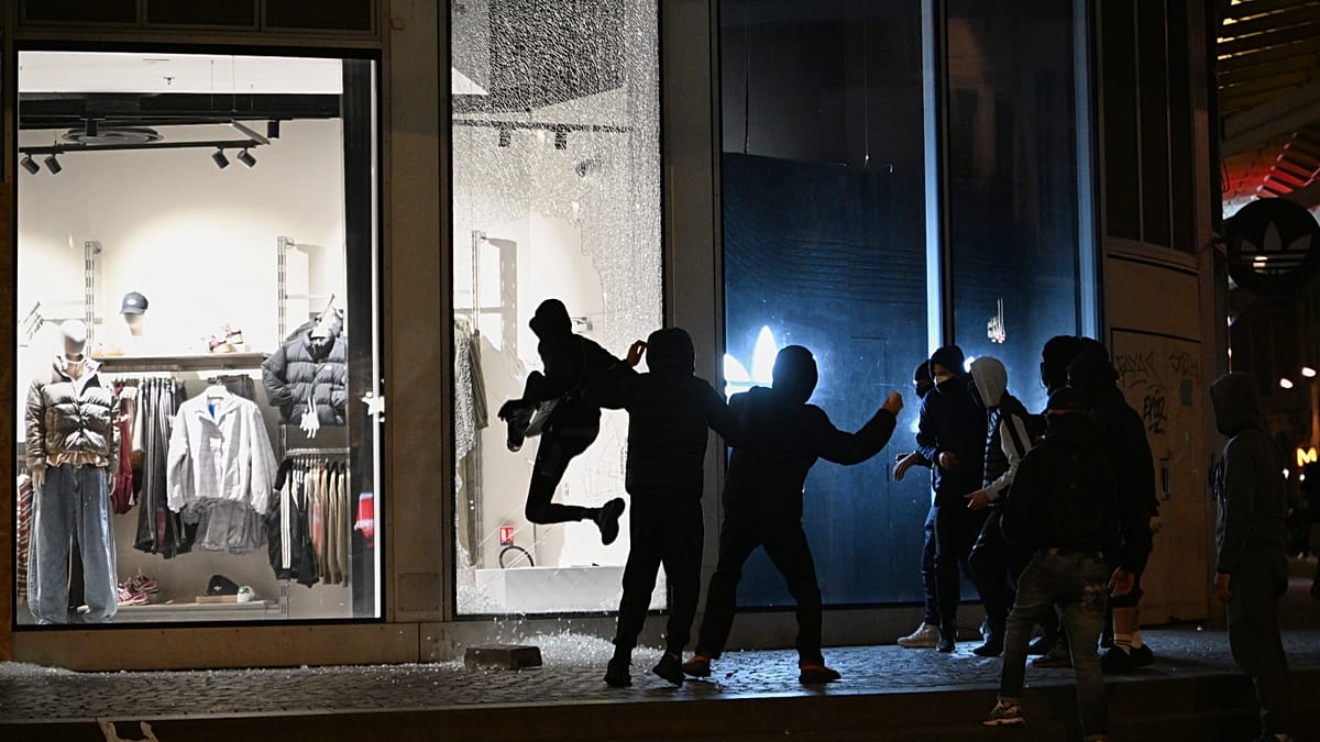 Place de la République flares again as Macron admits intelligence failures