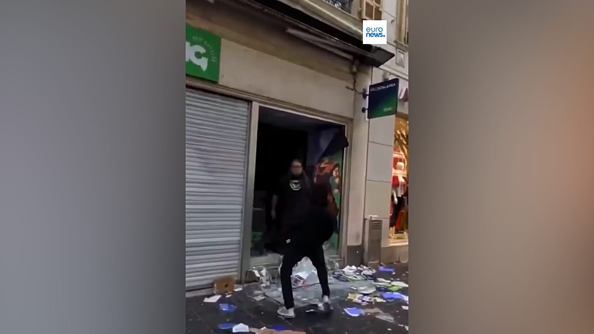 Video. Shopkeepers defend their livelihood from masked looters during the French riots Video. Shopkeepers defend their livelihood from masked looters during the French riots