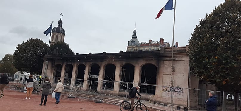 In Lyon wurde das Tourismusbüro durch einen Brand völlig zerstört