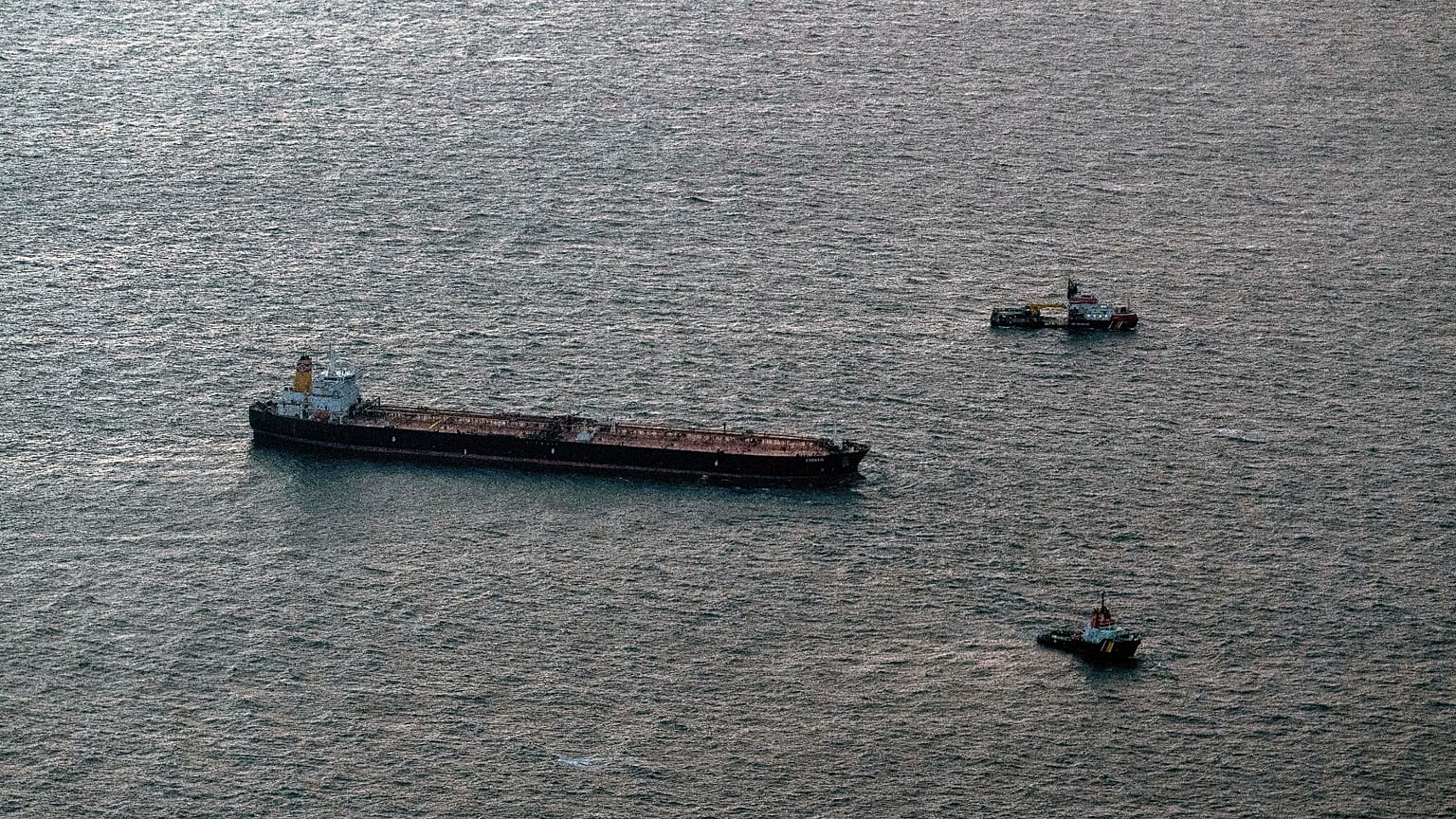 Öltanker "Eventin" vor Rügen, 10. Januar 2025