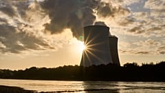 Realizacja elektrowni atomowej w Polsce opóźnia się.