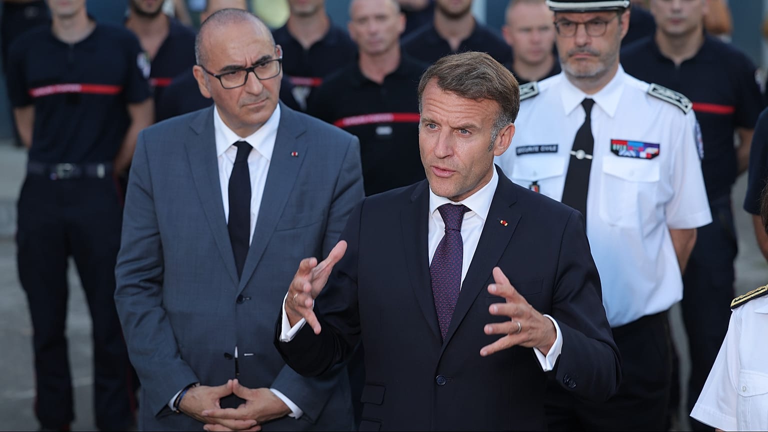 Emmanuel Macron et Laurent Nuñez à Bordeaux, le 27 juillet 2026.