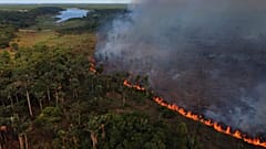 Incêndios florestais alastram perto do município de Iranduba, no estado do Amazonas, Brasil, sexta-feira, 2 de outubro de 2026