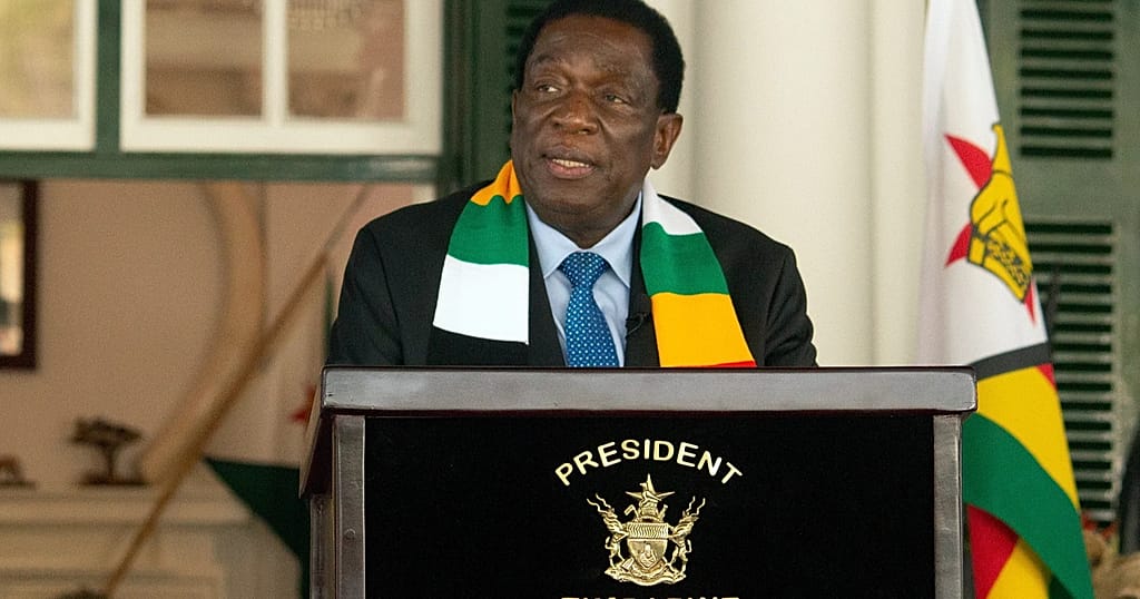 Zimbabwe : le parti au pouvoir approuve le maintien de Mnangagwa à sa tête