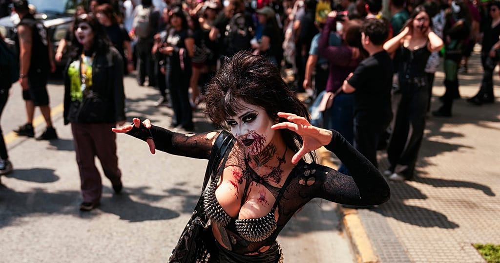 Mexico: Thousands gather for 19th annual Zombie Walk