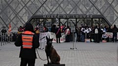 Workers block the entrance of the Louvre museum during a protests against rising living costs in Paris, 19 October, 2026