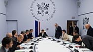 une réunion interministérielle de crise présidée par le président français Emmanuel Macron à l'Élysée, à Paris, le dimanche 18 octobre 2026