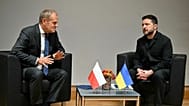 Premier Polski Donald Tusk (z lewej) rozmawia z prezydentem Ukrainy Wołodymyrem Zełenskim podczas spotkania dwustronnego na marginesie szczytu UE w Brukseli, 15.10.2026