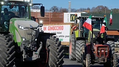 Sud Italia, proteste di autotrasportatori e agricoltori contro il caro carburanti