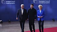 AB Konseyi Başkanı Antonio Costa, Ukrayna Cumhurbaşkanı Volodimir Zelenskiy ve Avrupa Komisyonu Başkanı Ursula von der Leyen, Brüksel, 16 Ekim 2026. (AP Photo/Omar Havana) 
