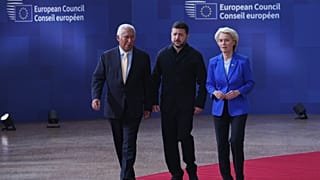 AB Konseyi Başkanı Antonio Costa, Ukrayna Cumhurbaşkanı Volodimir Zelenskiy ve Avrupa Komisyonu Başkanı Ursula von der Leyen, Brüksel, 16 Ekim 2026. (AP Photo/Omar Havana) 