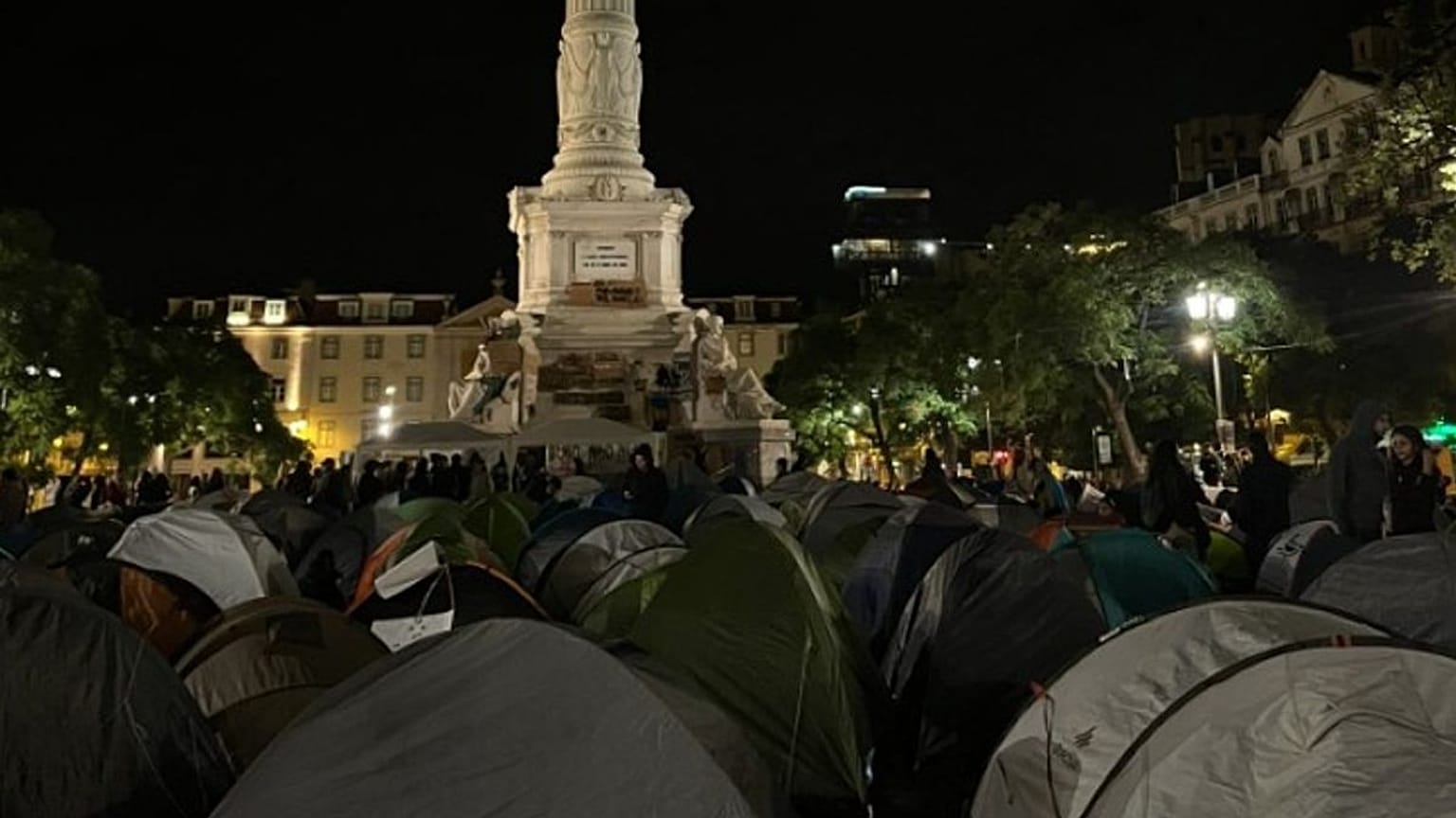 Acampada no Rossio em Lisboa