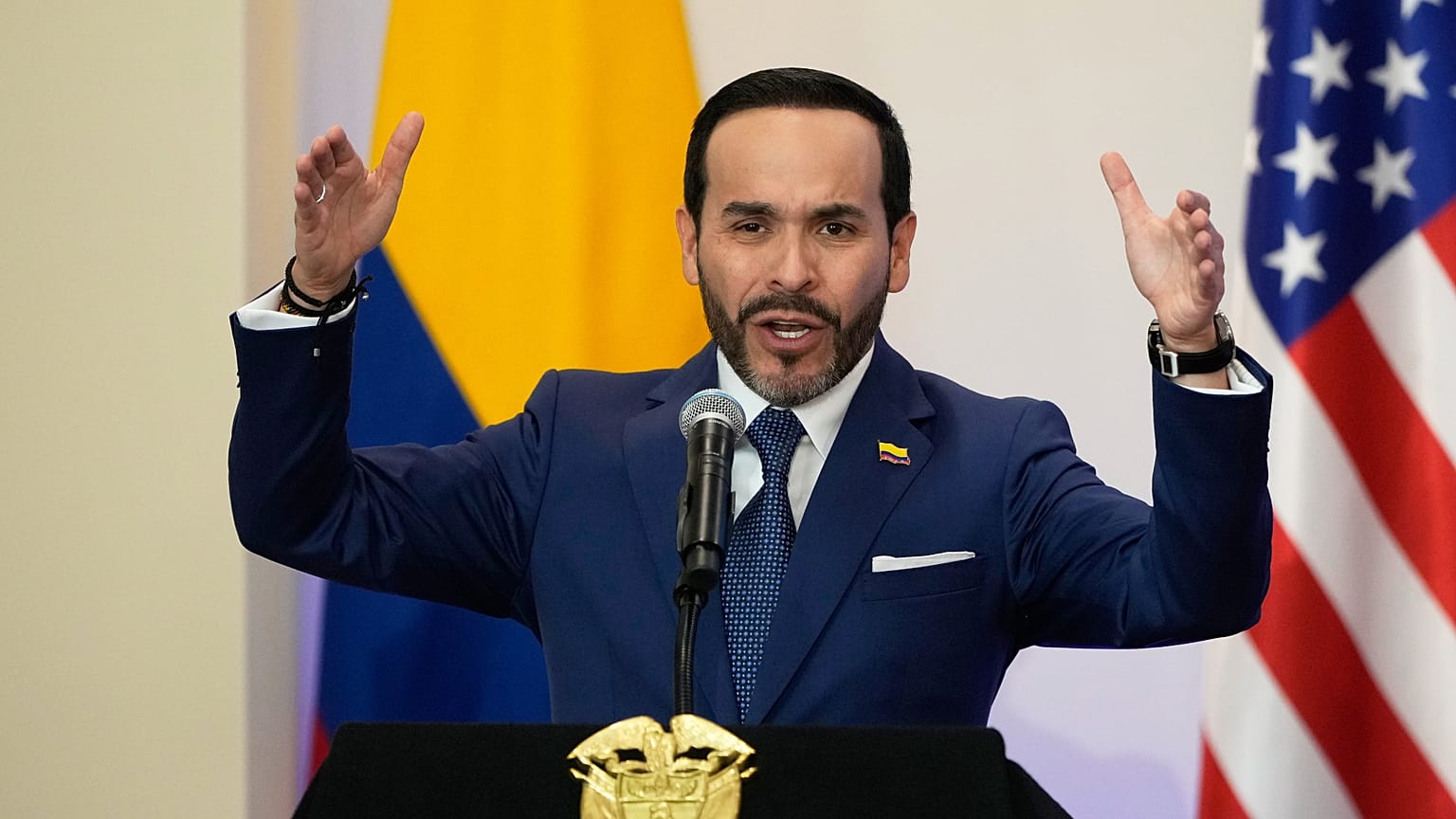ARCHIVO - El presidente colombiano, Abelardo De La Espriella, habla durante una ceremonia de firma de acuerdos bilaterales en Barranquilla, el 8 de septiembre de 2026. 