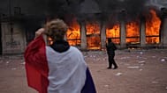 آتش زدن دفتر گردشگری شهر لیون فرانسه در جریان اعتراضات روز ۱۷ اکتبر