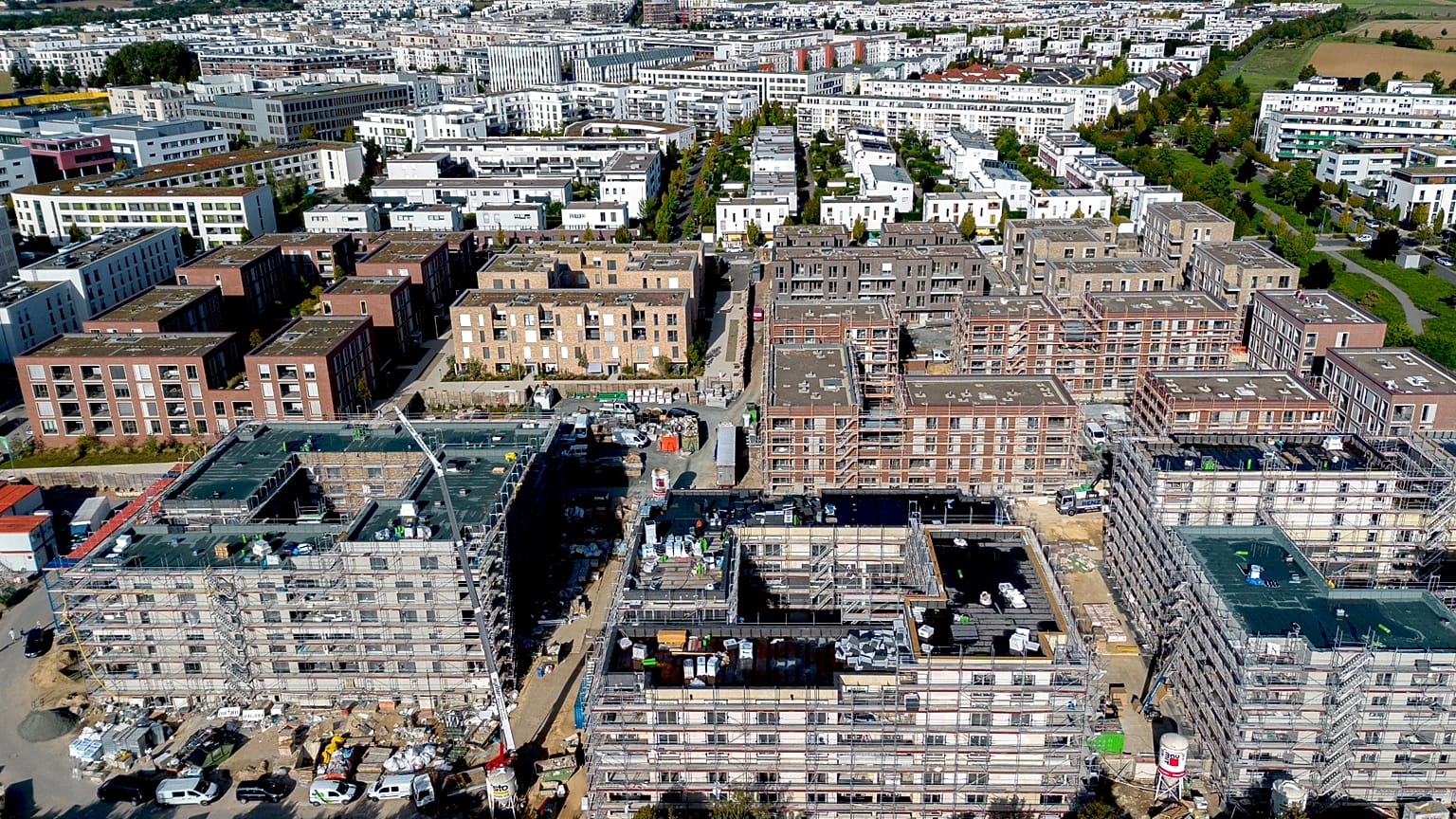 ARCHIVO. Se construyen nuevos edificios de viviendas en Fráncfort, Alemania, 25 sept 2023