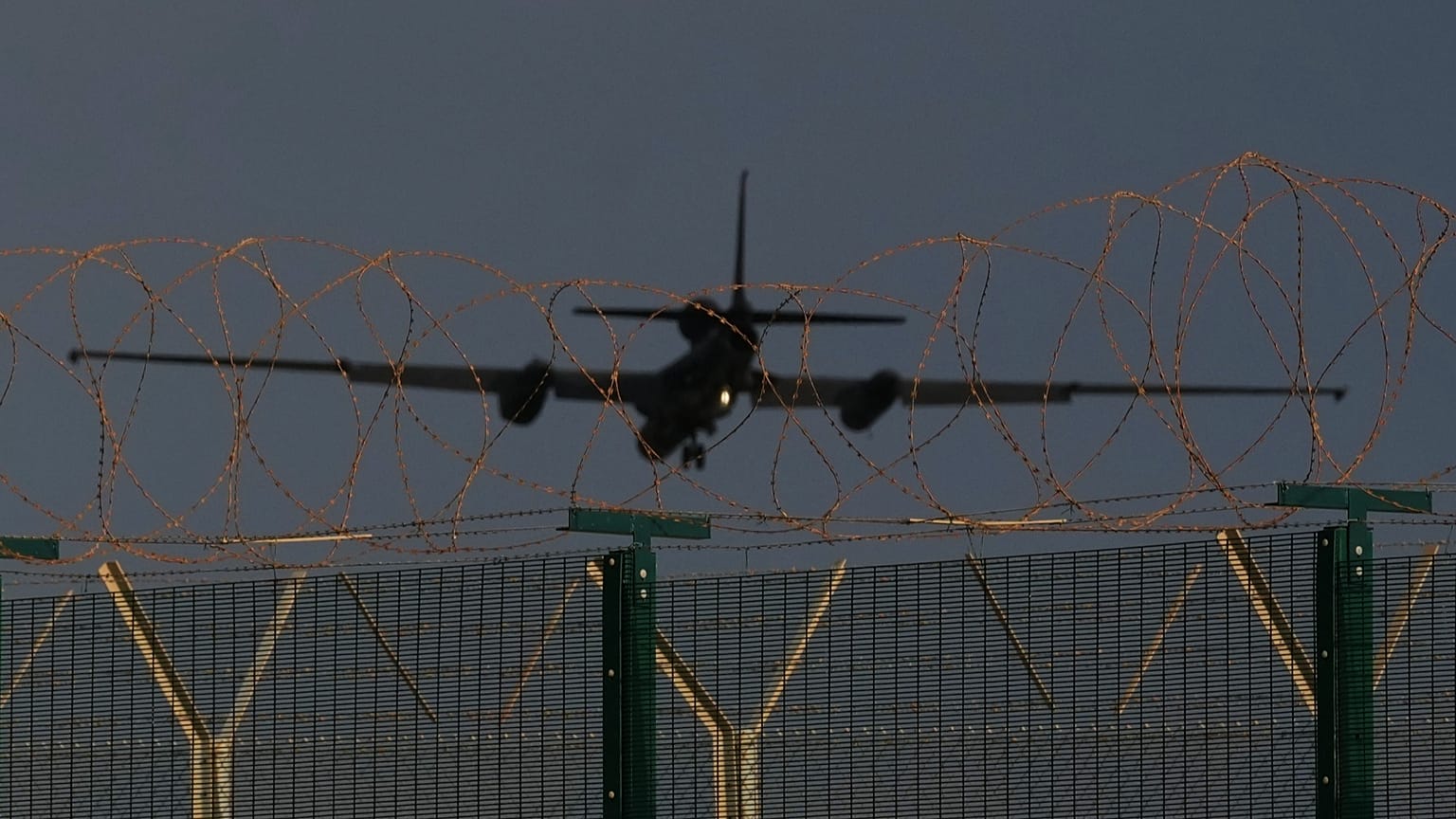 طائرة تجسس من طراز U-2 تستعد للهبوط في قاعدة أكروتيري الجوية البريطانية قرب ليماسول في قبرص، 7 مارس 2026.