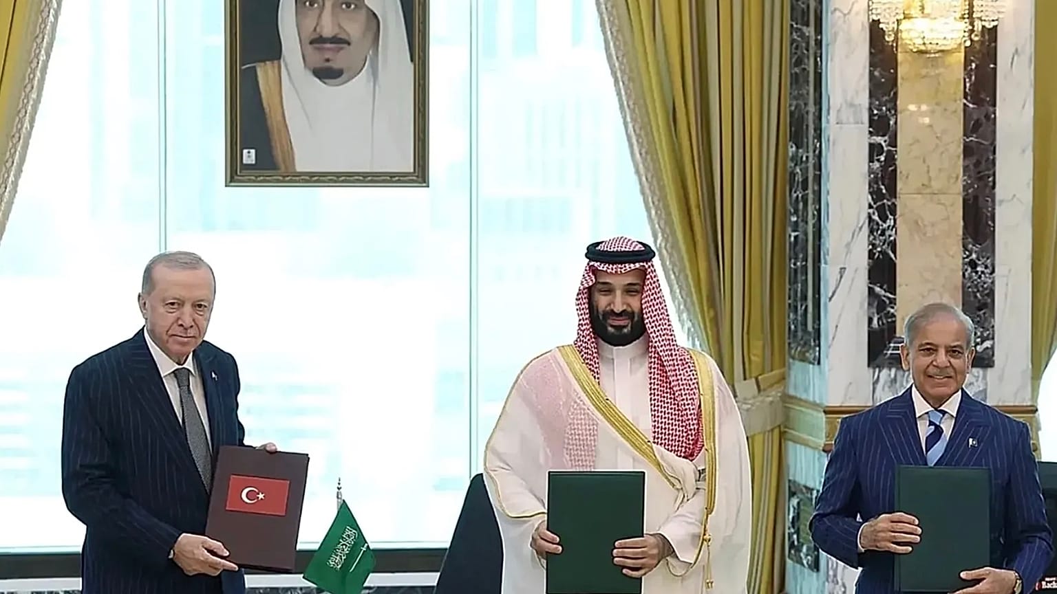 ARŞİV - Türkiye, Suudi Arabistan ve Pakistan arasında Ortak Savunma Anlaşması imzalandı.
