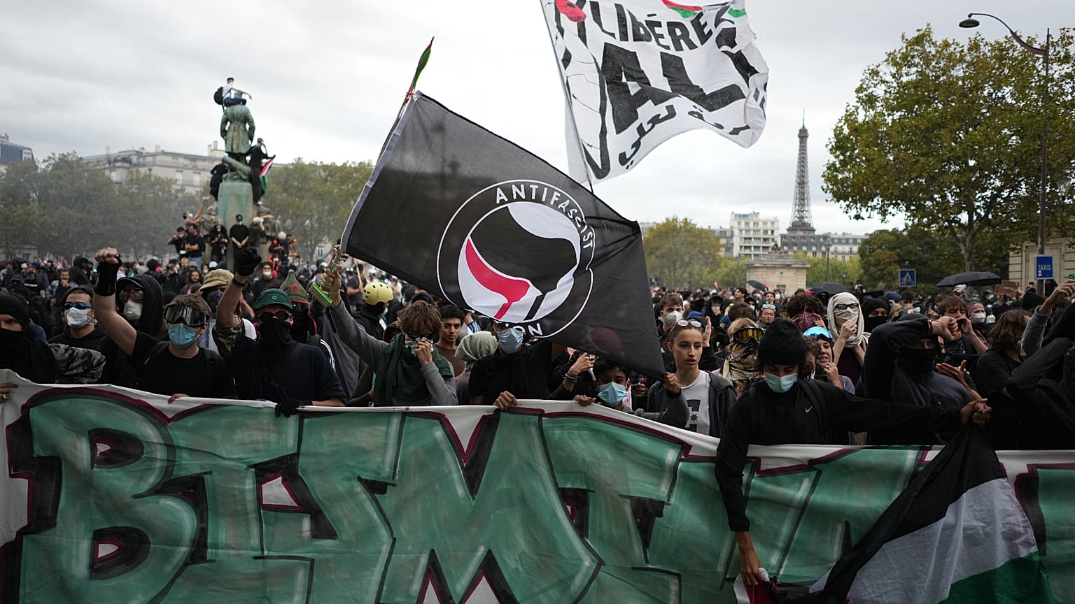 Schüler demonstrieren am Dienstag, dem 13. Oktober 2026, in Paris gegen die mangelhafte Ausstattung von Schulen