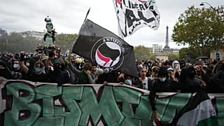 Schüler demonstrieren am Dienstag, dem 13. Oktober 2026, in Paris gegen die mangelhafte Ausstattung von Schulen