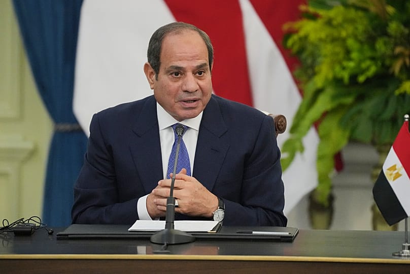 الرئيس المصري عبد الفتاح السيسي خلال مؤتمر صحفي مشترك مع نظيره الإندونيسي برابوو سوبيانتو في جاكرتا، 11 تشرين الأول/أكتوبر 2026.