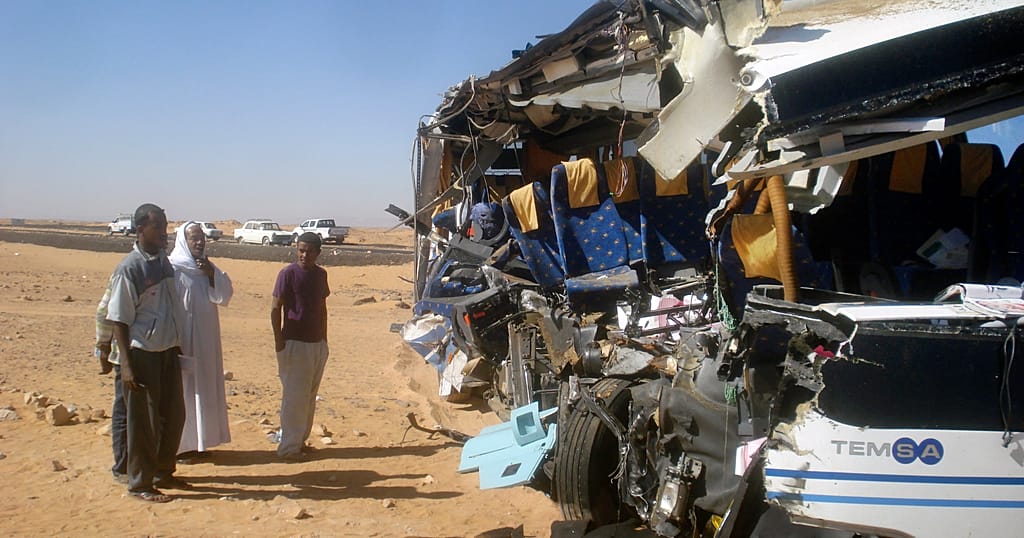 Egypt: Coach crash kills 13 and injures 34