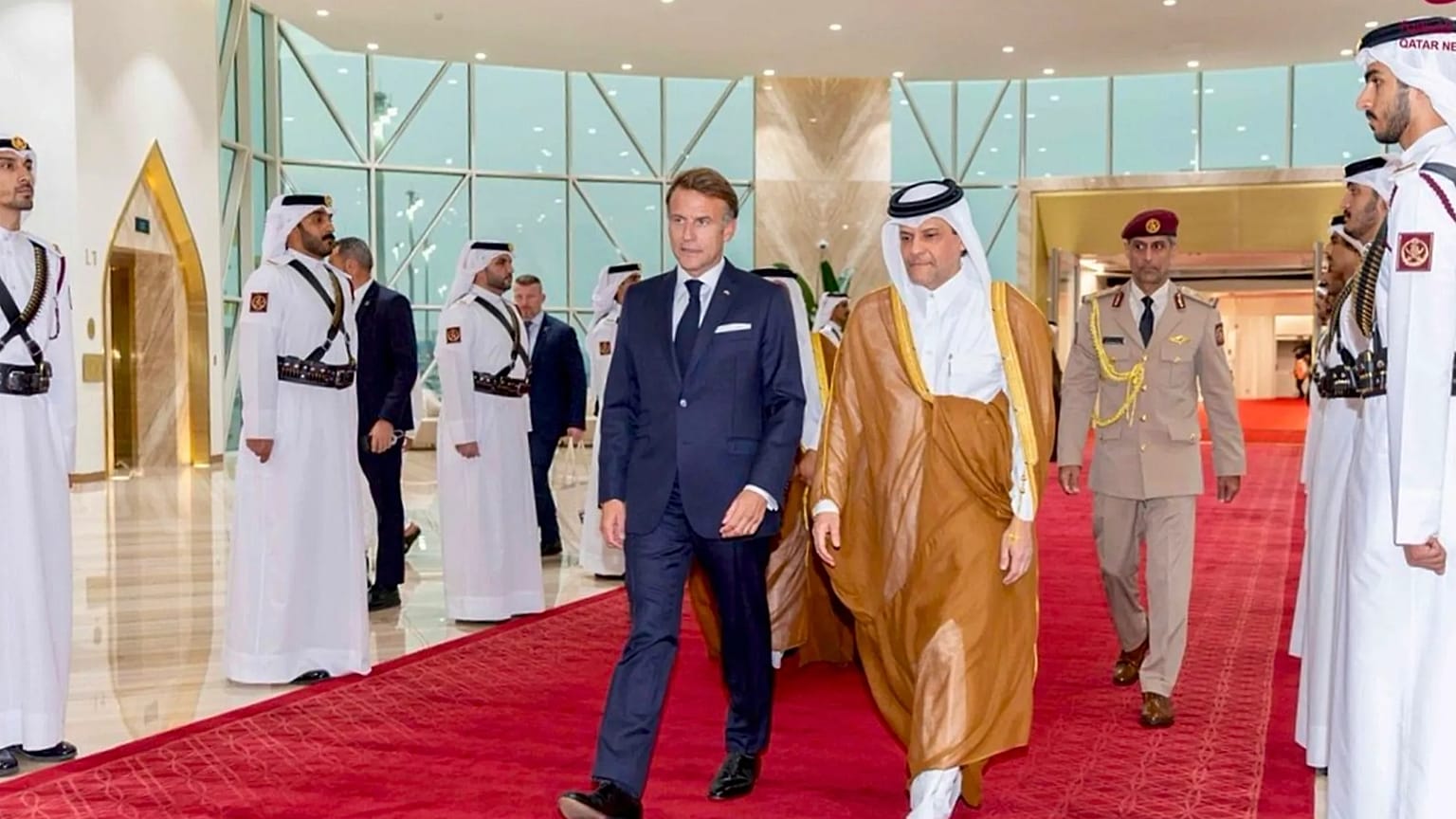Qatar's Defence Minister Sheikh Saoud bin Abdulrahman Al Thani welcomes French President Emmanuel Macron in Doha, 20 October 2026.