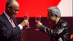 El canciller Friedrich Merz y el jefe de Nvidia Jensen Huang en la cumbre Invest in Germany en Berlín