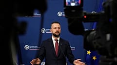 Архив: Владислав Косиняк-Камыш выступает на пресс-конференции в Варшаве в пятницу, 26 сентября 2025 года.