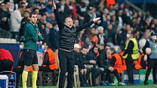 ARŞİV - Beşiktaş Teknik Direktörü Sergen Yalçın, Beşiktaş-Sporting Lizbon Şampiyonlar Ligi C Grubu futbol maçında talimat veriyor, 19 Ekim 2021.