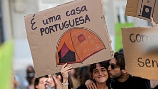 Manifestantes em Lisboa querem voltar a erguer tendas na praça do Rossio a partir desta quarta-feira