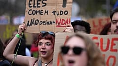 Οι διαδηλωτές αντιδρούν στη μεταρρύθμιση που προωθεί η κυβέρνηση Μοντενέγκρο.