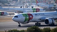 عکس آرشیوی - فرود ایرباس A330 شرکت «تاپ ایر پرتغال» در لیسبون در روزی که دولت پرتغال گروه لوفت‌هانزا را برنده خرید سهام اقلیت اعلام کرد، ۱۴ اکتبر ۲۰۲۶