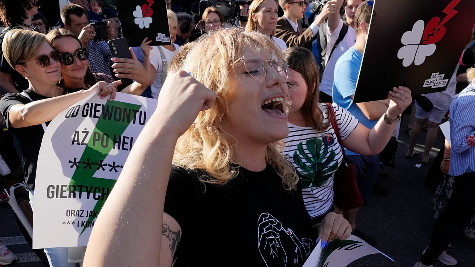 Protest przed polskim parlamentem przeciwko restrykcyjnym przepisom antyaborcyjne w Polsce,  23 lipca 2024 r.