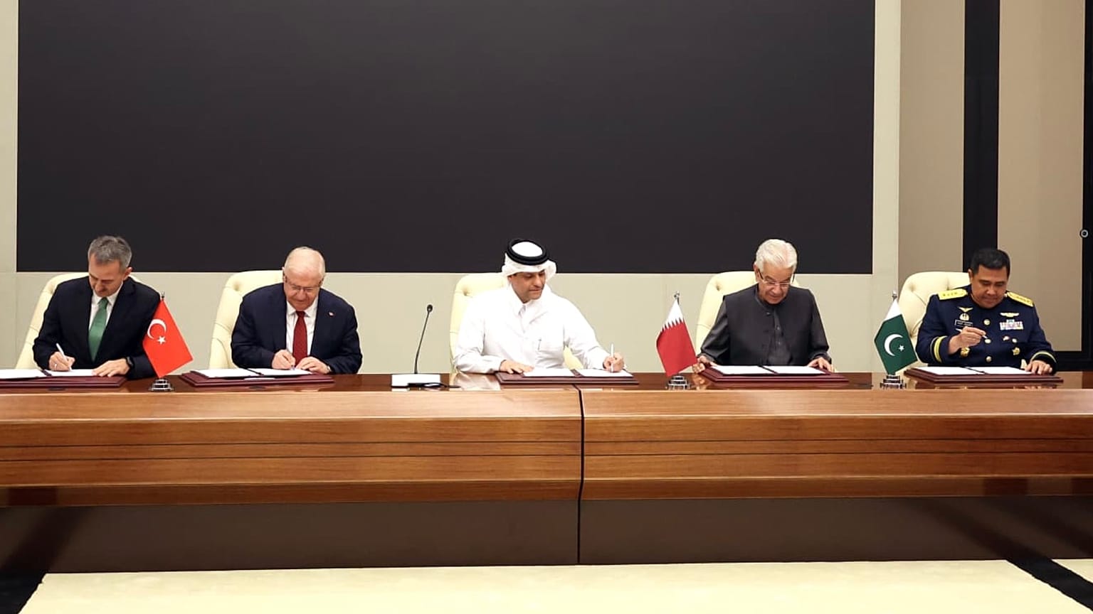 Millî Savunma Bakanı Yaşar Güler’in Katar ziyareti sırasında Türkiye, Katar, Pakistan ve Endonezya arasında Bedir Mutabakat Zaptı imzalandı.