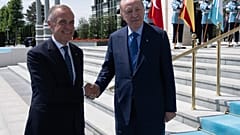 ARŞİV - Kanada Başbakanı Mark Carney (solda), Ankara'daki NATO zirvesinde Cumhurbaşkanı Recep Tayyip Erdoğan tarafından karşılandı, 7 Temmuz 2026.