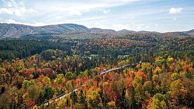 Dos destinos de Quebec figuran entre los mejores lugares para contemplar el follaje otoñal.