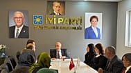 Ahmet Eşref Fakıbaba, Şanlıurfa İYİ Parti İl Başkanlığı'nda.