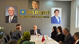 Ahmet Eşref Fakıbaba, Şanlıurfa İYİ Parti İl Başkanlığı'nda.