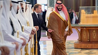 امانوئل ماکرون، رییس جمهوری فرانسه به همراه محمد بن سلمان، ولیعهد عربستان در ریاض